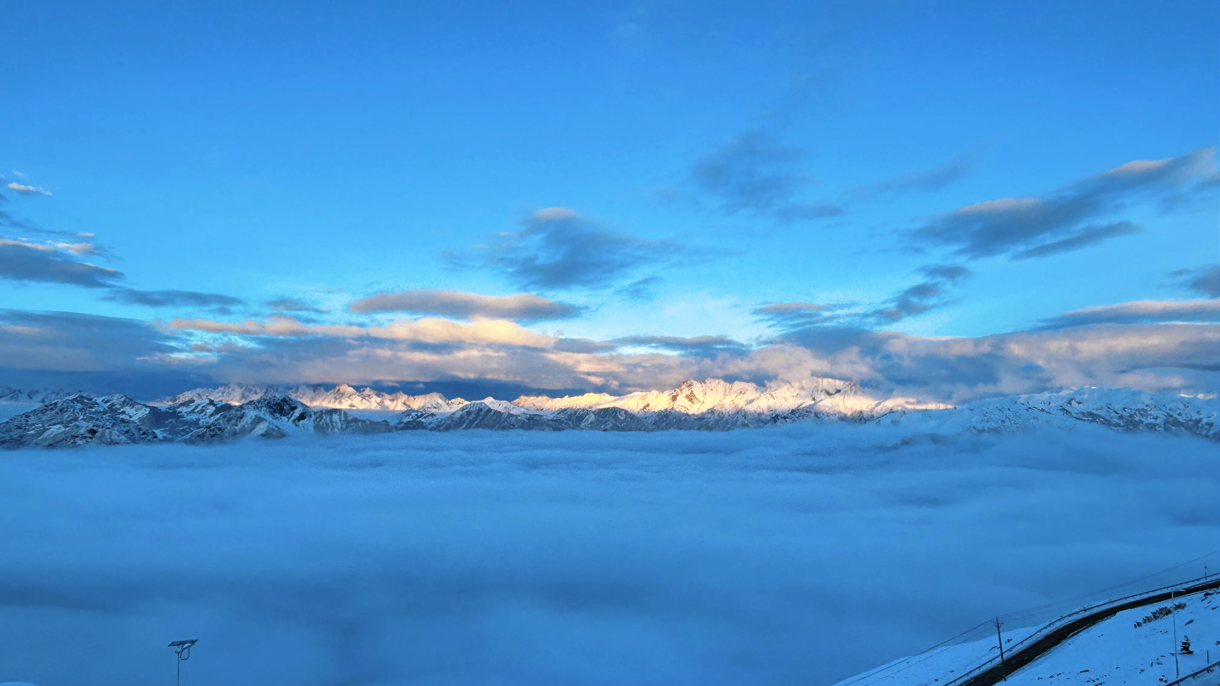 From Chengdu to Dawagengzha: An Honest Two-Day Group Tour Report — Hardship vs. Chance
